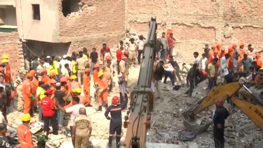 При обрушении здания в Нью-Дели погибли 11 человек