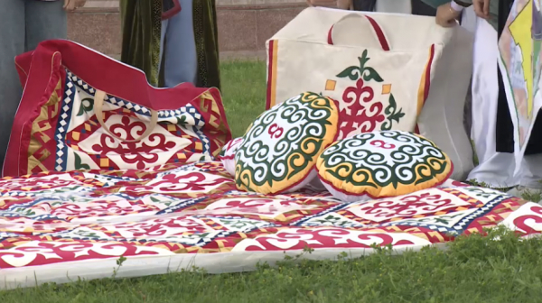 Көшпенділер ойындарының ашылу салтанатында 500-ге жуық құрақ көрпе төселеді