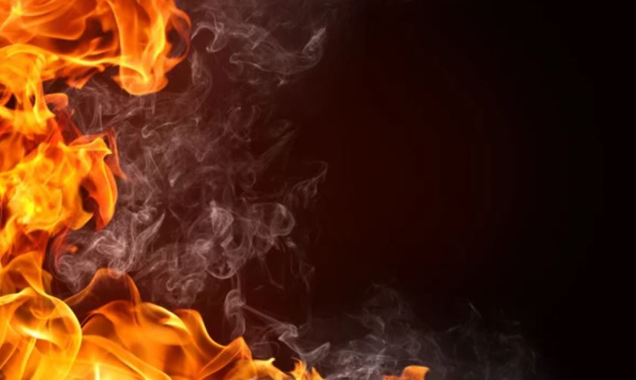 Сотрудники МЧС спасли пять человек при пожаре в Алматы