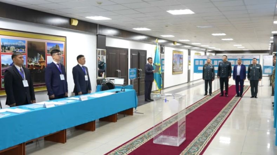 Астанада Ұлттық ұлан сарбаздары дауыс беріп жатыр