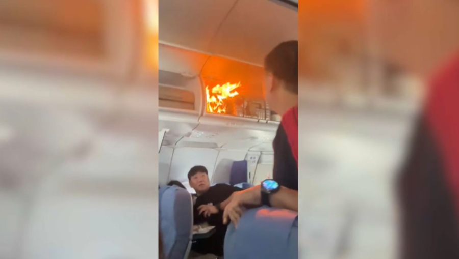 Қытайда жолаушылар ұшағы апатты жағдайда қонды