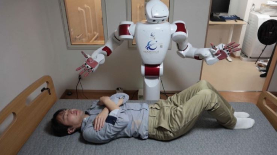 Робота научили ухаживать за пожилыми людьми в Японии