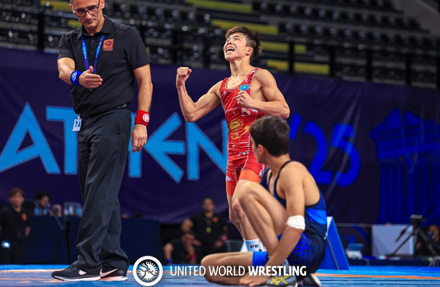 Казахстанский борец завоевал золотую медаль ЮЧМ в Афинах