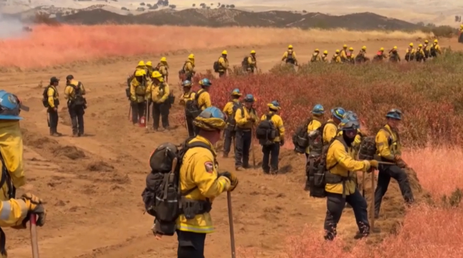 Сильные лесные пожары охватили юг Калифорнии