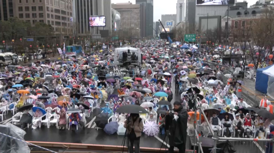 Митинги на фоне импичмента президента Южной Кореи проходят в Сеуле