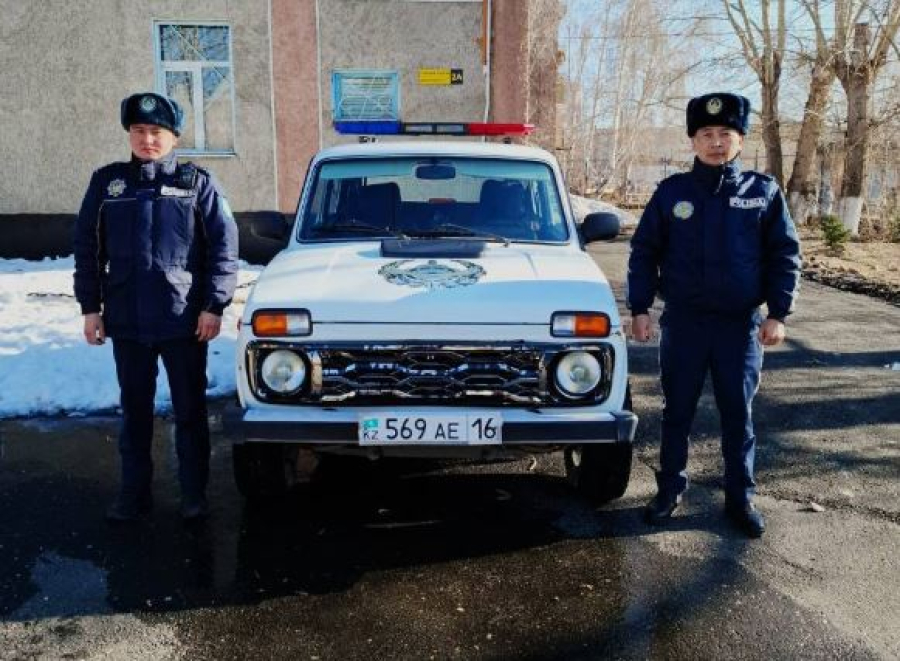 Полицейский рисковал жизнью при тушении пожара в многоквартирном доме ВКО