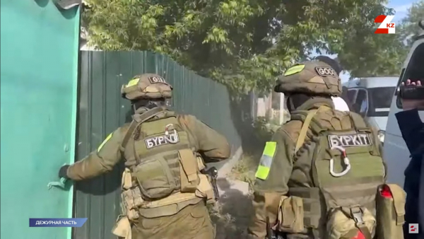 Издевались и отбирали квартиры. «Чёрных» риелторов задержали в Караганде