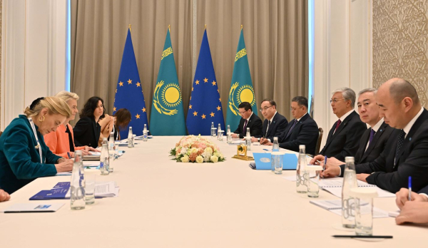 Қазақстан Президенті мен Урсула фон дер Ляйен кездесу өткізді