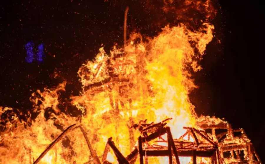 Сцена популярного фестиваля сгорела в Бельгии