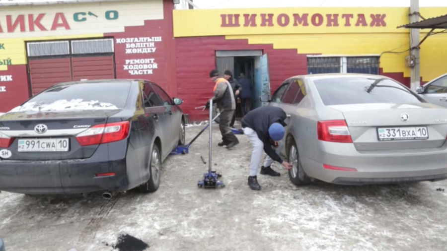 Астанада доңғалақ жөндеушілерге дамыл жоқ