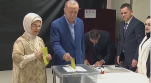 Выборы в Турции: оба кандидата в президенты уже проголосовали