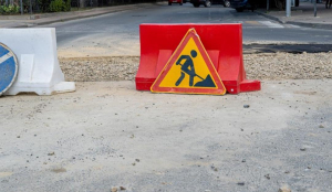 Два перекрестка и участок дороги закрыли на ремонт в Астане