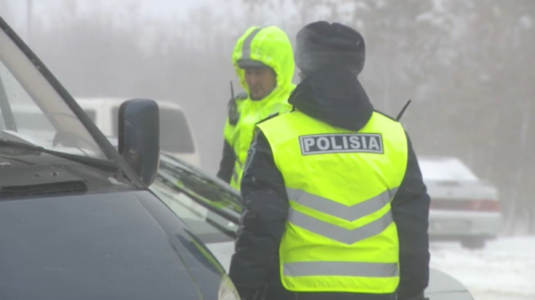 550 авто застряли на трассах Карагандинской области из-за бурана