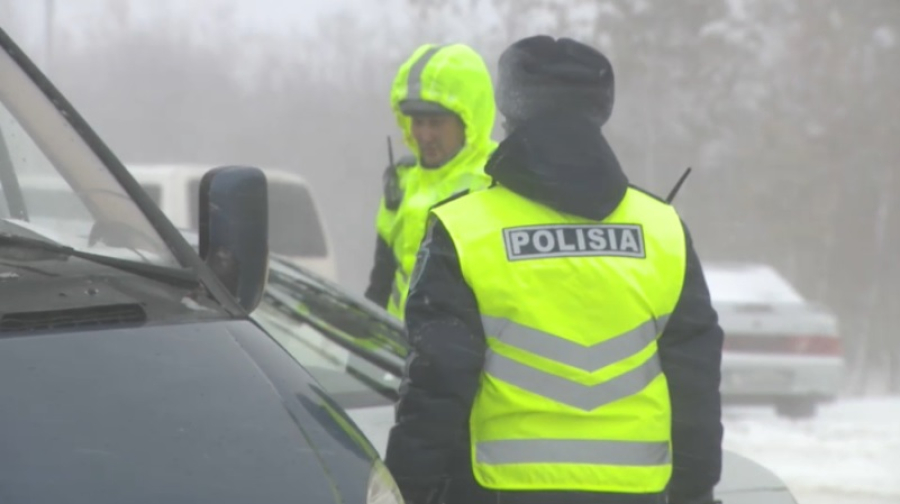 550 авто застряли на трассах Карагандинской области из-за бурана