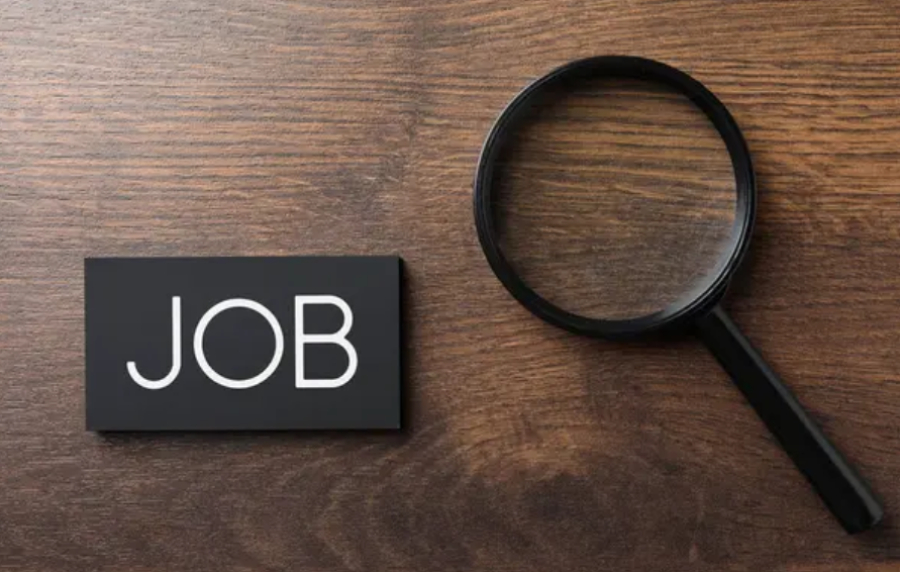 В июле работодатели разместили более 104 тысяч вакансий