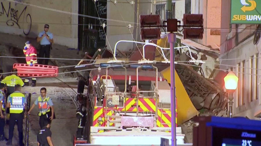 Лиссабонда трамвай рельстен шығып кетіп, 15 адам қаза тапты