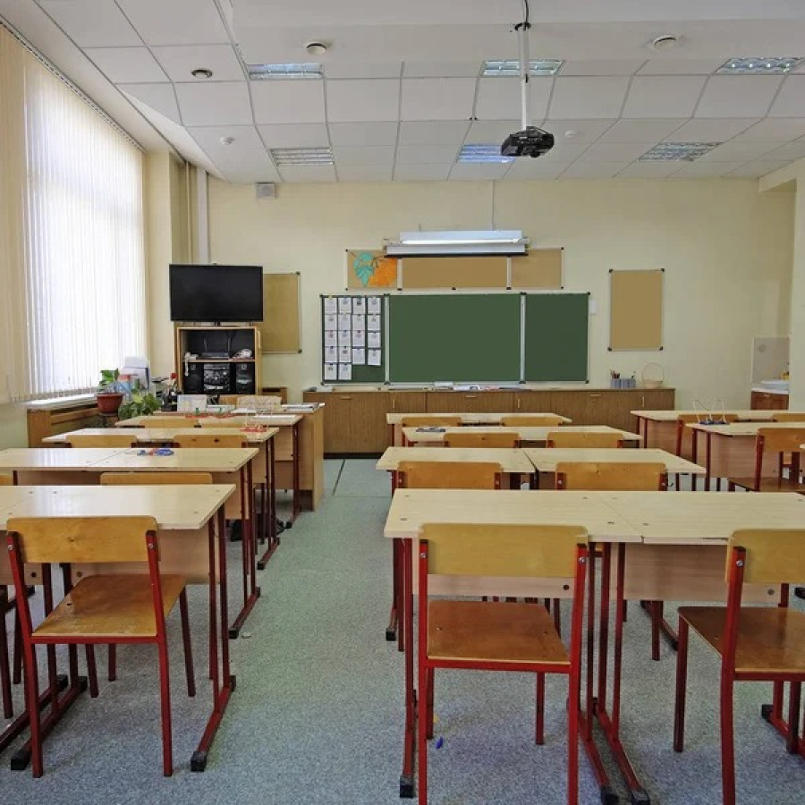 Атырауда үш ауысымды және апатты мектептер мәселесі қашан шешіледі?