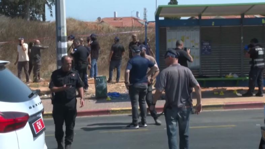 Автомобиль въехал в остановку в Израиле