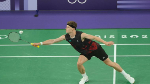 Бадминтон: Дмитрий Панарин потерпел поражение на Олимпиаде в Париже