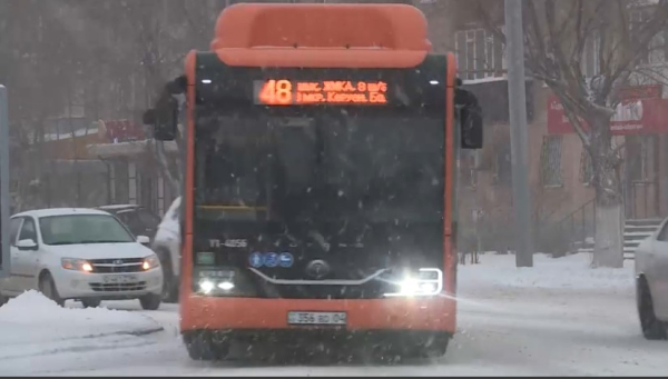 Жители Актобе жалуются на нехватку автобусов