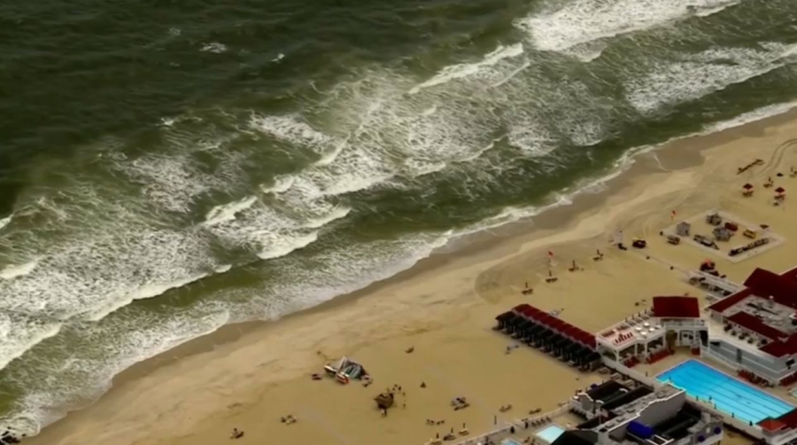 Тысячи человек эвакуируют в США из-за урагана