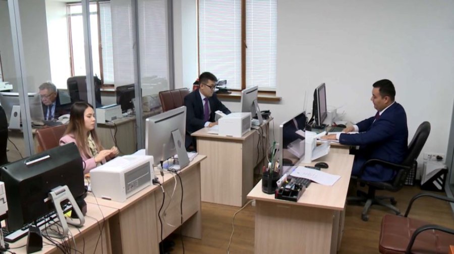 Как будут повышать зарплаты госслужащим в Казахстане