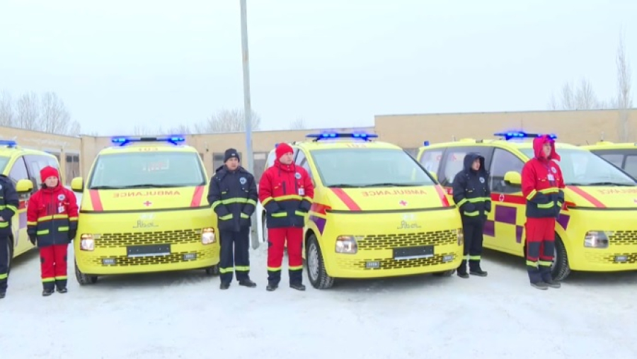 Скорой помощи в Семее выдали 10 новых автомобилей