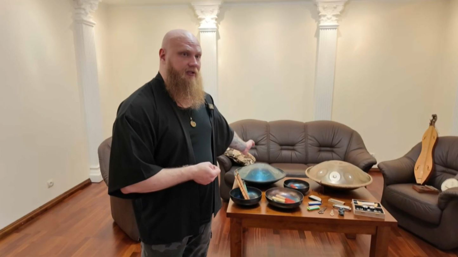 Уникальную коллекцию музыкальных инструментов собрал житель Петропавловска