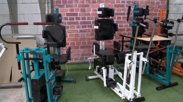 Алматинец с инвалидностью из-за ДТП создает инновационные тренажеры