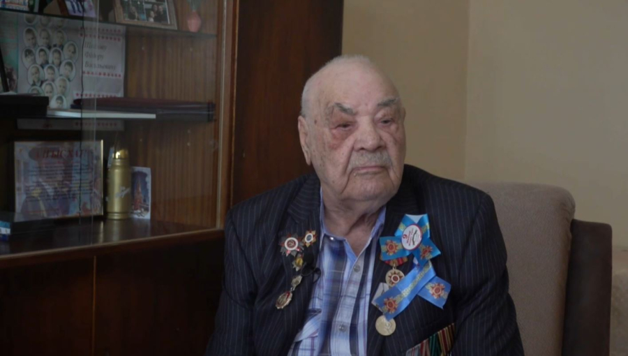 Петропавлда 371-ші атқыштар дивизиясының жауынгері тұрады