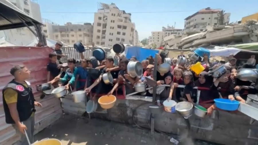 No comment: жители Газы в очереди у бесплатной кухни