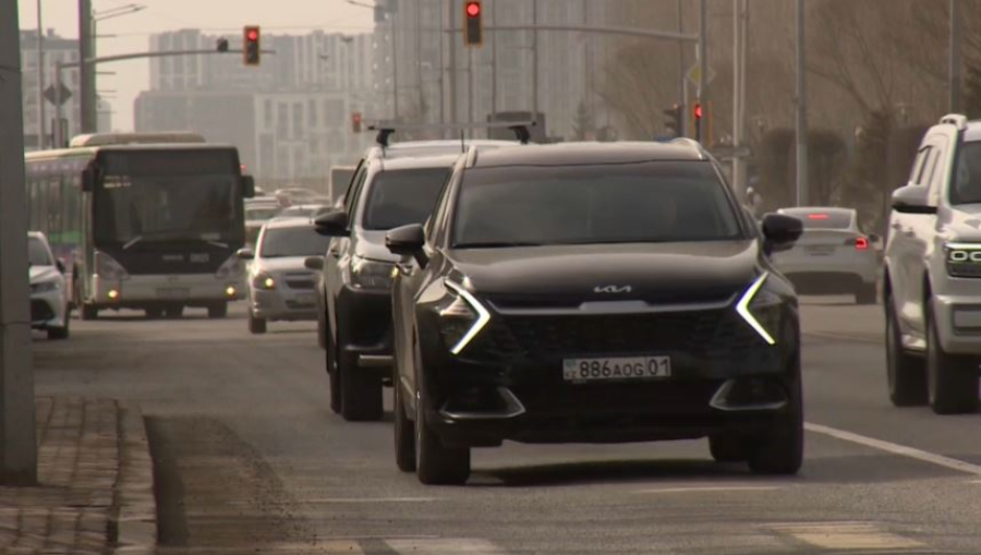 Нелегальные инструкторы: кто учит водителей в Казахстане