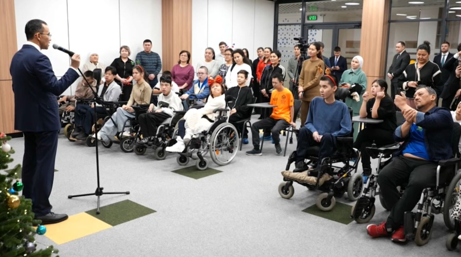 Мәулен Әшімбаев жас параспортшылармен кездесті