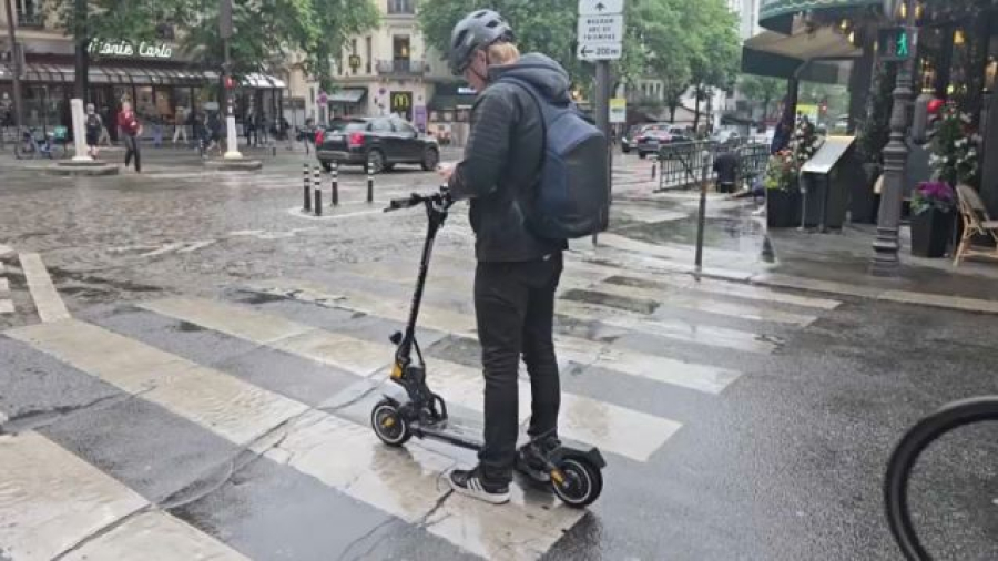 Правила езды на электросамокатах хотят ужесточить во Франции