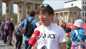 Казахстанец во второй раз пробежал Берлинский полумарафон