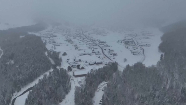 Сильные снегопады парализовали движение на северо-западе Китая