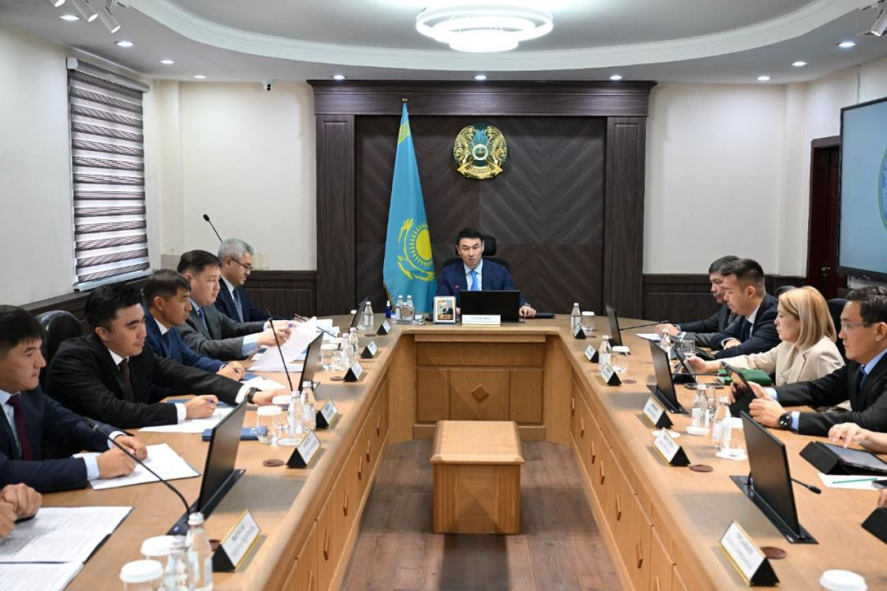 Аким Алматы поручил усилить контроль за состоянием улиц в Алатауском районе