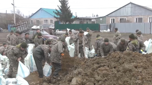 Более 700 военнослужащих задействованы в спасательных операциях в СКО