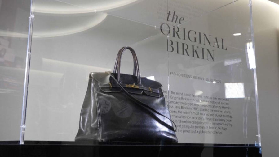 Джейн Биркин сөмкесі Париждегі аукционда сатылады