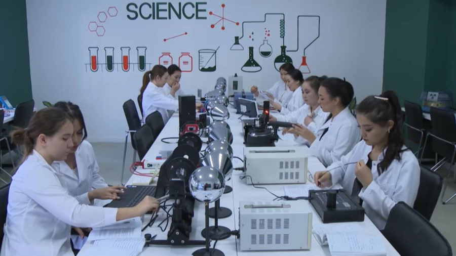 Қазақ ұлттық қыздар университетінде үш инновациялық зертхана ашылды