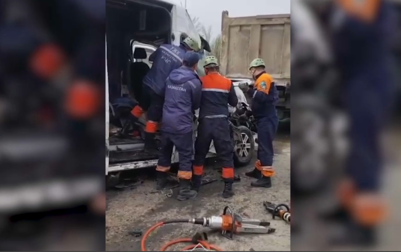 Мужчину зажало в салоне автомобиля в результате ДТП