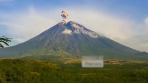 Четыре извержения вулкана за сутки произошло на Яве
