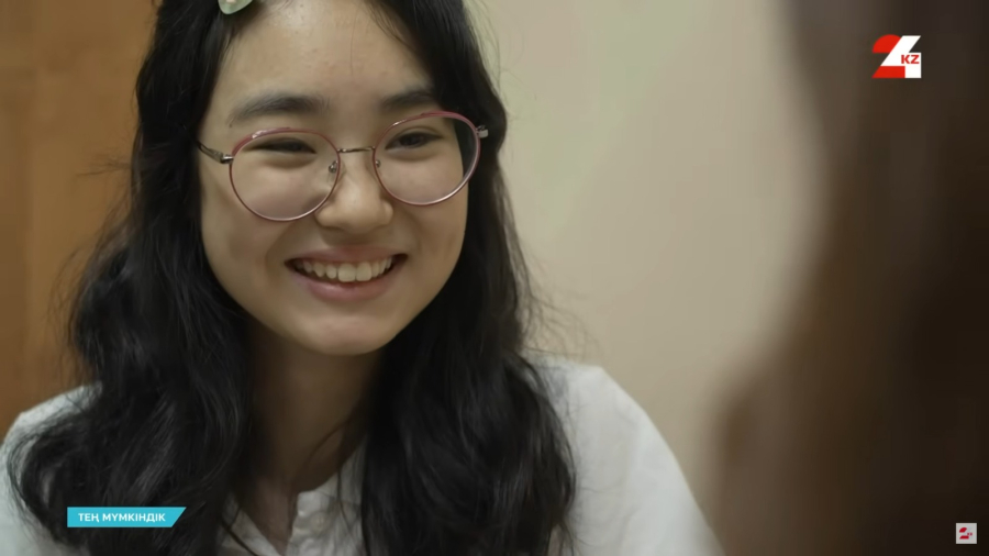Әншілікке құмар Назерке Әміре қатарластарымен бірдей білім алып жүр