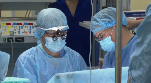 Жапондық профессор Астанада балаларға операция жасады