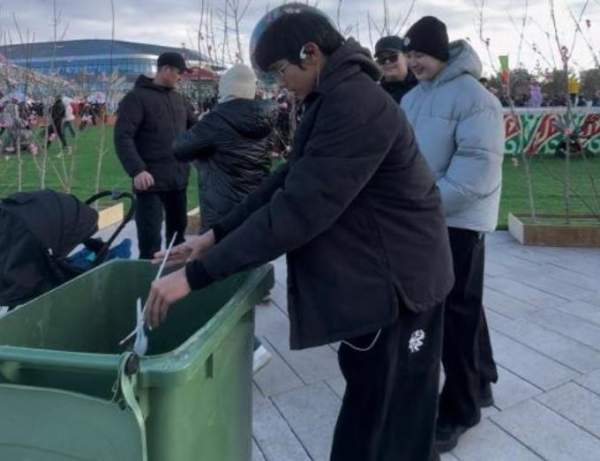 Таза Қазақстан: Наурыз мейрамында елордада спортшылар тазалық жұмысын жүргізді