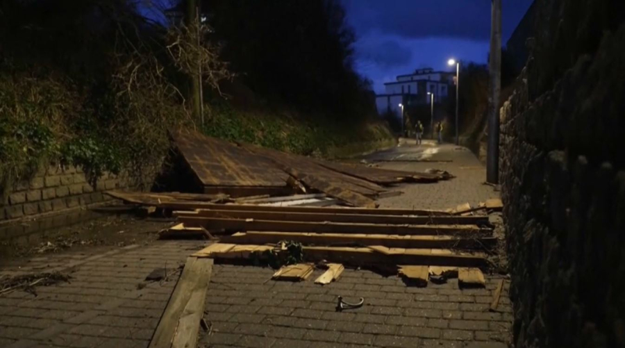 Ұлыбританияда алапат дауыл соқты