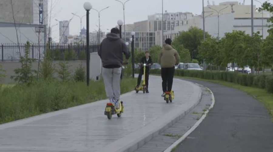 Опасные манёвры: почти четыре тысячи нарушений от самокатчиков выявили в РК