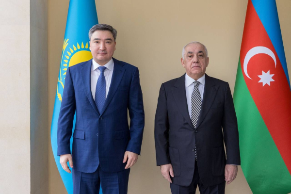 Олжас Бектенов посетил Баку с официальным визитом