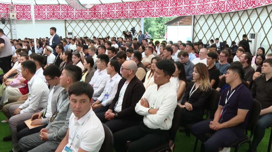 Проект «Жұмысшы жастар аманаты» стартовал в Казахстане