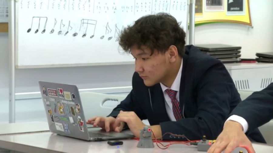 Кызылординские школьники создают лазерное устройство для передачи данных